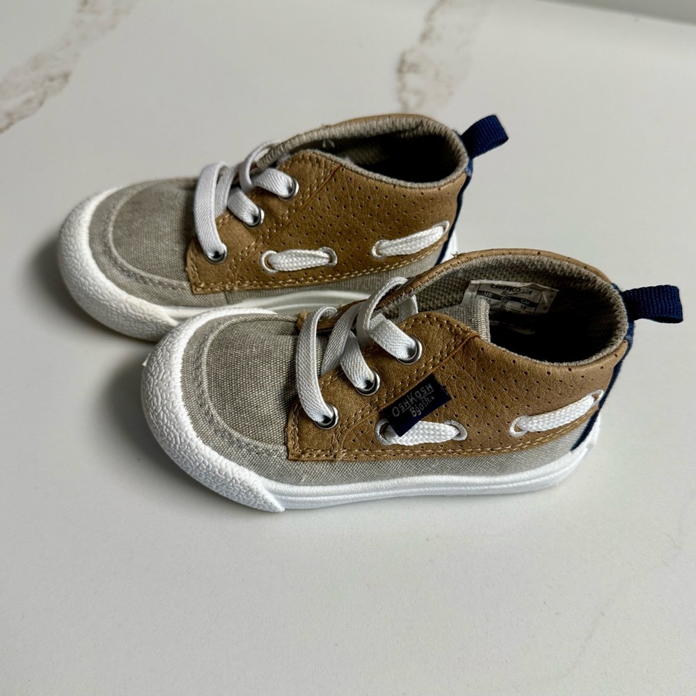 OshKosh B'gosh Beige and White Toddler Hightop Sneakers Size 6